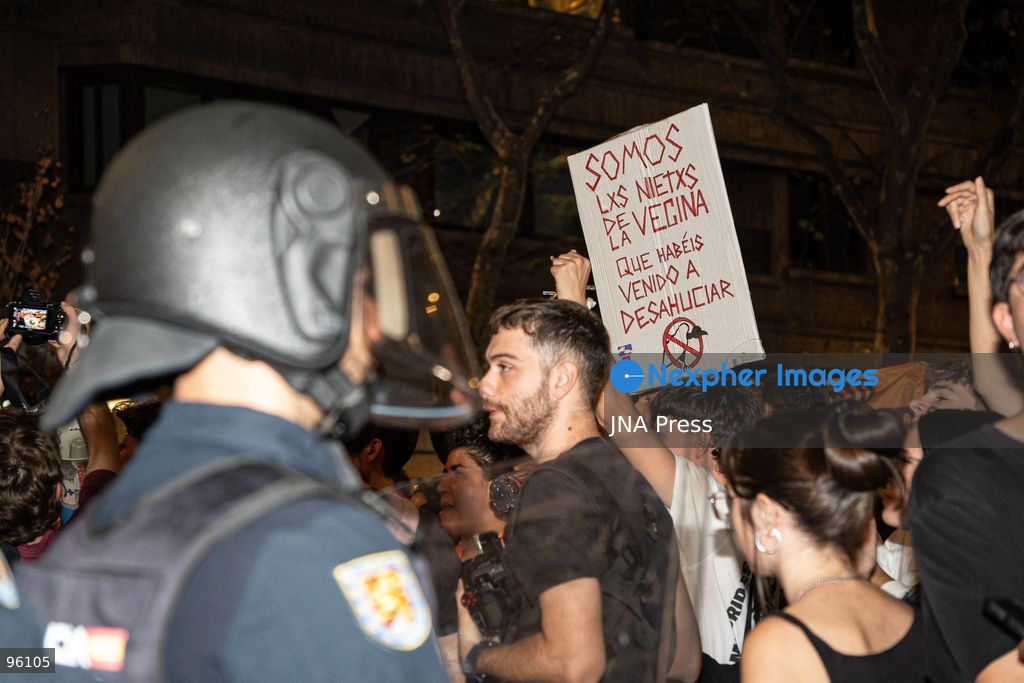 MADRID, SPAIN, SEPTEMBER 23, 2026: Police confront demonstrators during a protest in Madrid following the eviction of 87-year-old Maricarmen Abascal from the home where she had lived for more than 70 years. Around 10,000 people joined the demonstration, according to the Government Delegation in Madrid, before protesters moved toward Paseo de la Castellana and blocked traffic. Police used riot-control measures, including rubber projectiles, as officers attempted to clear demonstrators from the roadway. Photo by Víctor Sanjuan / JNA Press (Photo by Victor Sanjuan Cardeña/JNA Press via Nexpher Images)