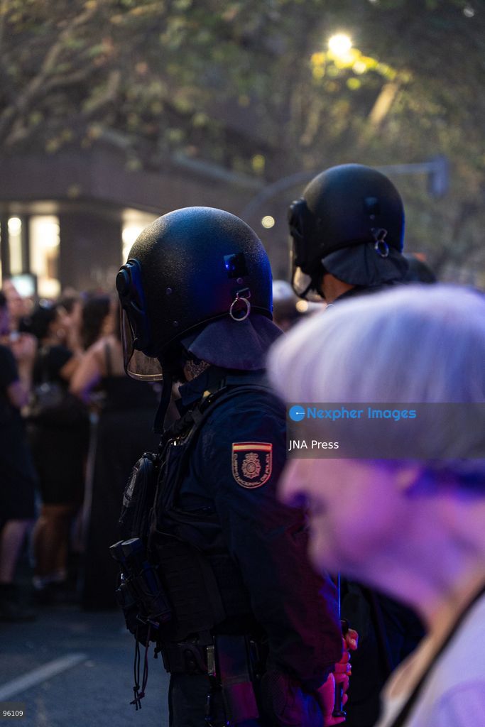 MADRID, SPAIN, SEPTEMBER 23, 2026: Police confront demonstrators during a protest in Madrid following the eviction of 87-year-old Maricarmen Abascal from the home where she had lived for more than 70 years. Around 10,000 people joined the demonstration, according to the Government Delegation in Madrid, before protesters moved toward Paseo de la Castellana and blocked traffic. Police used riot-control measures, including rubber projectiles, as officers attempted to clear demonstrators from the roadway. Photo by Víctor Sanjuan / JNA Press (Photo by Victor Sanjuan Cardeña/JNA Press via Nexpher Images)