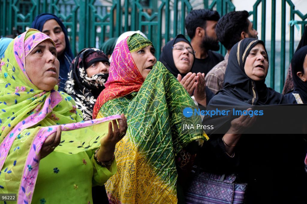SRINAGAR, INDIAN-ADMINISTERED KASHMIR, SEPTEMBER 24, 2026: Muslim devotees gather for prayers and Ziyarat at the Dastgeer Sahib Shrine in Srinagar during the annual Urs observance of Sheikh Abdul Qadir Jeelani. Hundreds of worshippers attended special prayers and religious rituals at the shrine to mark the occasion. Photo by Ubaid Mukhtar / JNA Press. (Photo by Ubaid Mukhtar/JNA Press via Nexpher Images)