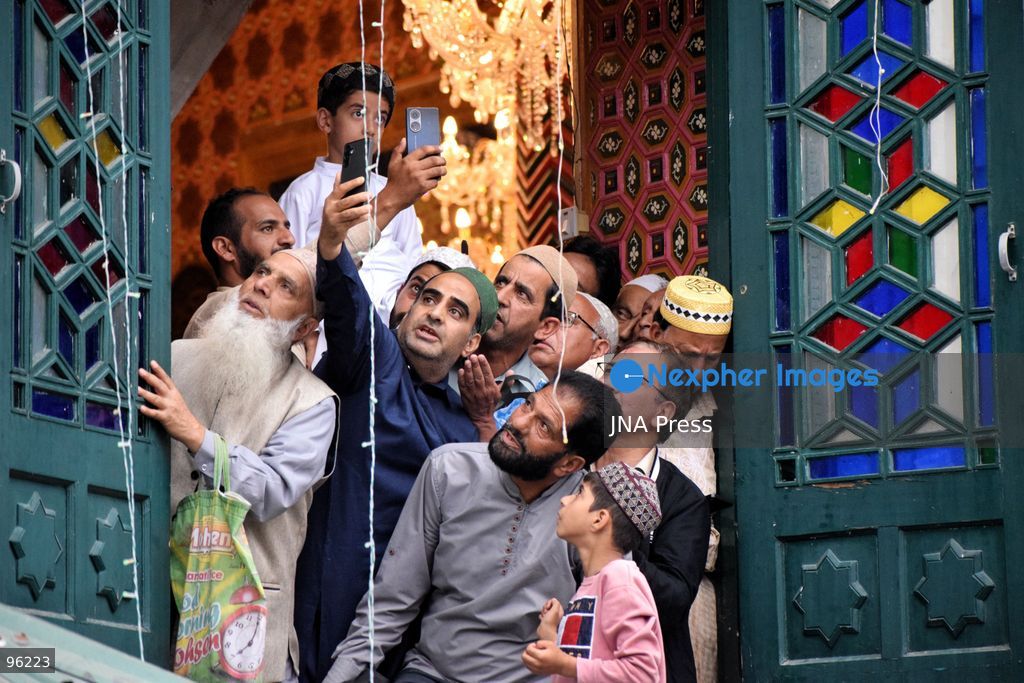 SRINAGAR, INDIAN-ADMINISTERED KASHMIR, SEPTEMBER 24, 2026: Muslim devotees gather for prayers and Ziyarat at the Dastgeer Sahib Shrine in Srinagar during the annual Urs observance of Sheikh Abdul Qadir Jeelani. Hundreds of worshippers attended special prayers and religious rituals at the shrine to mark the occasion. Photo by Ubaid Mukhtar / JNA Press. (Photo by Ubaid Mukhtar/JNA Press via Nexpher Images)