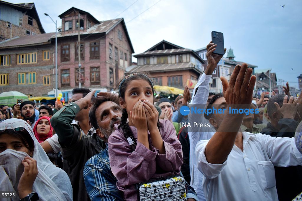 SRINAGAR, INDIAN-ADMINISTERED KASHMIR, SEPTEMBER 24, 2026: Muslim devotees gather for prayers and Ziyarat at the Dastgeer Sahib Shrine in Srinagar during the annual Urs observance of Sheikh Abdul Qadir Jeelani. Hundreds of worshippers attended special prayers and religious rituals at the shrine to mark the occasion. Photo by Ubaid Mukhtar / JNA Press. (Photo by Ubaid Mukhtar/JNA Press via Nexpher Images)