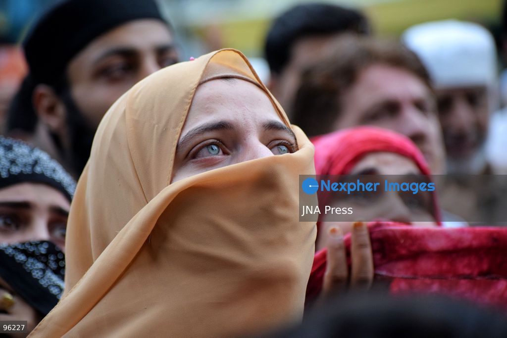 SRINAGAR, INDIAN-ADMINISTERED KASHMIR, SEPTEMBER 24, 2026: Muslim devotees gather for prayers and Ziyarat at the Dastgeer Sahib Shrine in Srinagar during the annual Urs observance of Sheikh Abdul Qadir Jeelani. Hundreds of worshippers attended special prayers and religious rituals at the shrine to mark the occasion. Photo by Ubaid Mukhtar / JNA Press. (Photo by Ubaid Mukhtar/JNA Press via Nexpher Images)