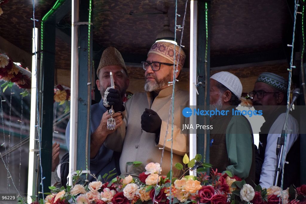 SRINAGAR, INDIAN-ADMINISTERED KASHMIR, SEPTEMBER 24, 2026: Muslim devotees gather for prayers and Ziyarat at the Dastgeer Sahib Shrine in Srinagar during the annual Urs observance of Sheikh Abdul Qadir Jeelani. Hundreds of worshippers attended special prayers and religious rituals at the shrine to mark the occasion. Photo by Ubaid Mukhtar / JNA Press. (Photo by Ubaid Mukhtar/JNA Press via Nexpher Images)