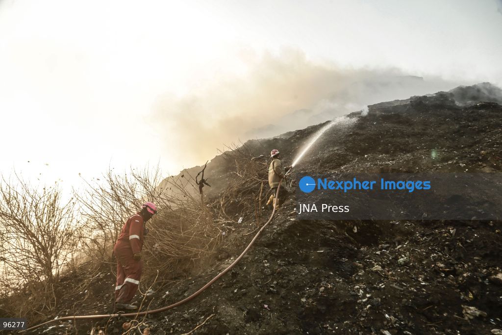 SOLO, CENTRAL JAVA, INDONESIA, SEPTEMBER 24, 2026: Firefighters work to extinguish flames at the Putri Cempo landfill in Solo, Central Java, after the fire flared up again in sections of the waste disposal site. The landfill has been burning since September 2, with renewed fires reported in blocks B, C and D as emergency crews continue efforts to contain the blaze. Photo by Yoma Times / JNA Press. (Photo by Yoma Times Suryadi/JNA Press via Nexpher Images)