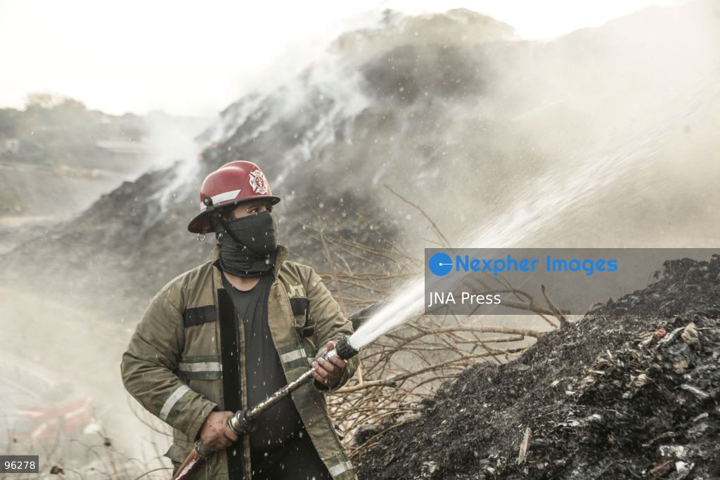 SOLO, CENTRAL JAVA, INDONESIA, SEPTEMBER 24, 2026: Firefighters work to extinguish flames at the Putri Cempo landfill in Solo, Central Java, after the fire flared up again in sections of the waste disposal site. The landfill has been burning since September 2, with renewed fires reported in blocks B, C and D as emergency crews continue efforts to contain the blaze. Photo by Yoma Times / JNA Press. (Photo by Yoma Times Suryadi/JNA Press via Nexpher Images)