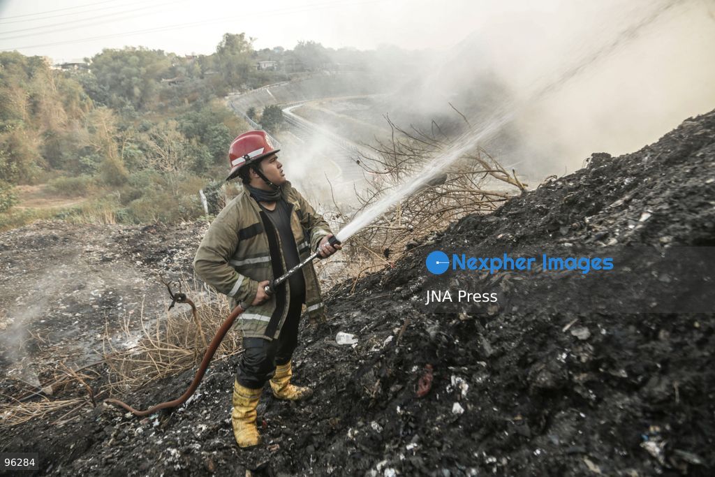SOLO, CENTRAL JAVA, INDONESIA, SEPTEMBER 24, 2026: Firefighters work to extinguish flames at the Putri Cempo landfill in Solo, Central Java, after the fire flared up again in sections of the waste disposal site. The landfill has been burning since September 2, with renewed fires reported in blocks B, C and D as emergency crews continue efforts to contain the blaze. Photo by Yoma Times / JNA Press. (Photo by Yoma Times Suryadi/JNA Press via Nexpher Images)