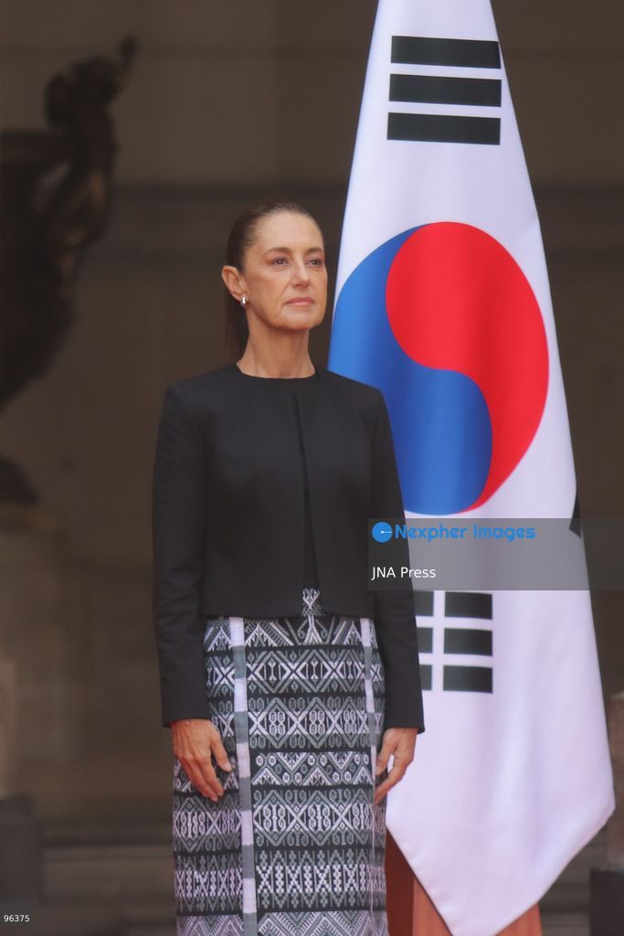 MEXICO CITY, MEXICO, SEPTEMBER 24, 2026: Mexican President Claudia Sheinbaum welcomes South Korean President Lee Jae-myung during an official ceremony at the National Palace in Mexico City. Lee is on a state visit to Mexico, where the two leaders are holding talks focused on bilateral trade, investment and cooperation between the two countries. The visit marks the first state visit by a South Korean president to Mexico in 16 years. Photo by Carlos Santiago / JNA Press. (Photo by Carlos Santiago/JNA Press via Nexpher Images)