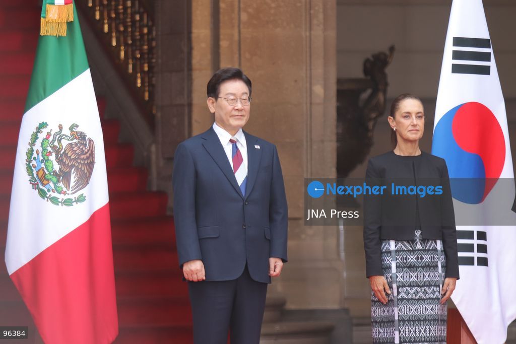 MEXICO CITY, MEXICO, SEPTEMBER 24, 2026: Mexican President Claudia Sheinbaum welcomes South Korean President Lee Jae-myung during an official ceremony at the National Palace in Mexico City. Lee is on a state visit to Mexico, where the two leaders are holding talks focused on bilateral trade, investment and cooperation between the two countries. The visit marks the first state visit by a South Korean president to Mexico in 16 years. Photo by Carlos Santiago / JNA Press. (Photo by Carlos Santiago/JNA Press via Nexpher Images)