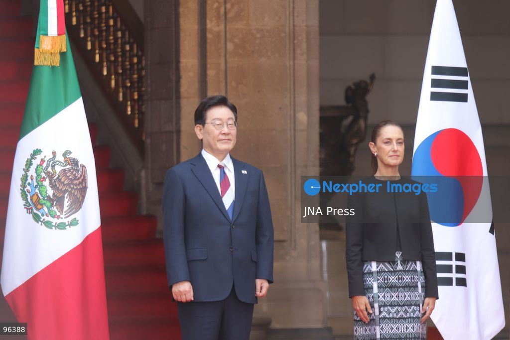 MEXICO CITY, MEXICO, SEPTEMBER 24, 2026: Mexican President Claudia Sheinbaum welcomes South Korean President Lee Jae-myung during an official ceremony at the National Palace in Mexico City. Lee is on a state visit to Mexico, where the two leaders are holding talks focused on bilateral trade, investment and cooperation between the two countries. The visit marks the first state visit by a South Korean president to Mexico in 16 years. Photo by Carlos Santiago / JNA Press. (Photo by Carlos Santiago/JNA Press via Nexpher Images)