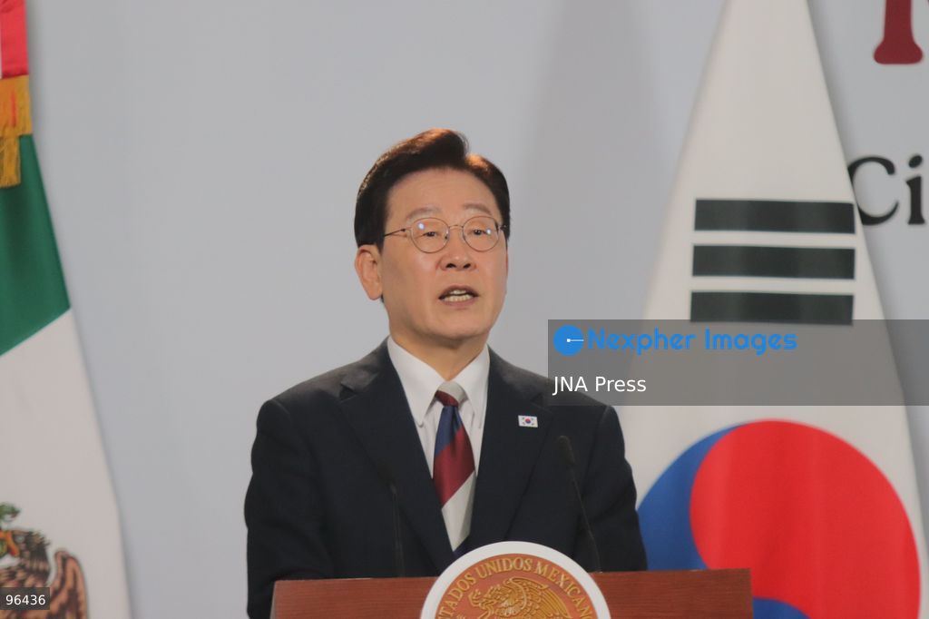 MEXICO CITY, MEXICO, SEPTEMBER 24, 2026: Mexican President Claudia Sheinbaum and South Korean President Lee Jae-myung speak during a joint press conference in the Treasury Room of the National Palace in Mexico City following bilateral talks during Lee’s state visit to Mexico. Photo by Carlos Santiago / JNA Press. (Photo by Carlos Santiago/JNA Press via Nexpher Images)