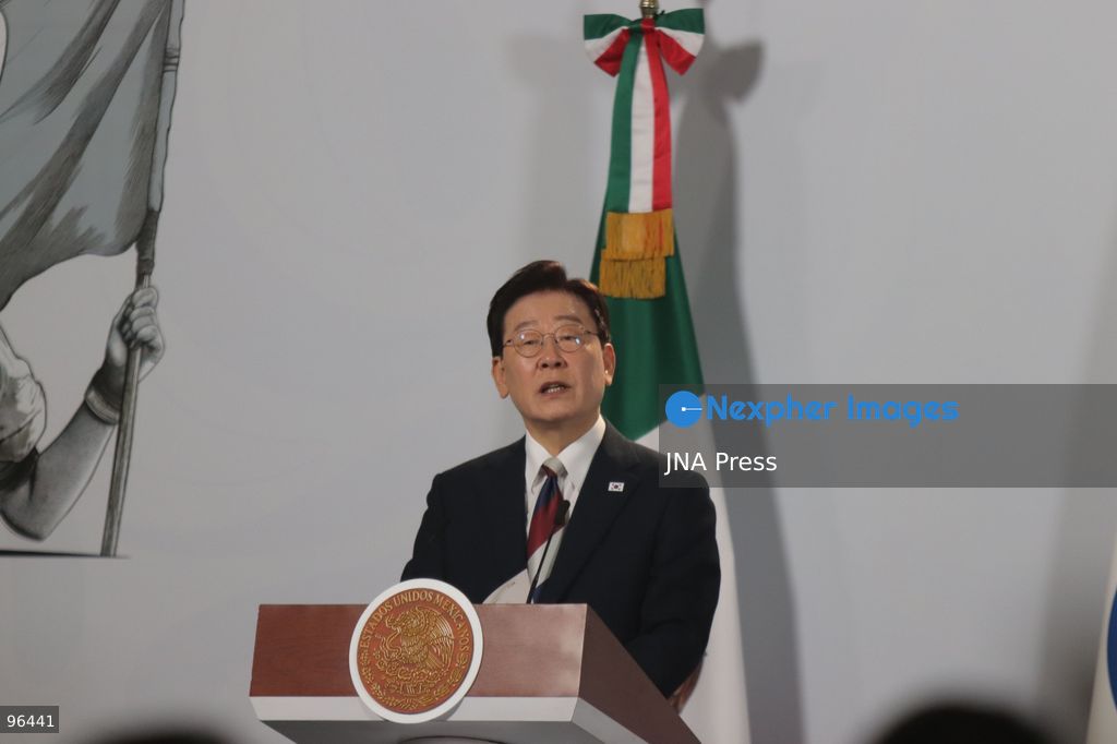 MEXICO CITY, MEXICO, SEPTEMBER 24, 2026: Mexican President Claudia Sheinbaum and South Korean President Lee Jae-myung speak during a joint press conference in the Treasury Room of the National Palace in Mexico City following bilateral talks during Lee’s state visit to Mexico. Photo by Carlos Santiago / JNA Press. (Photo by Carlos Santiago/JNA Press via Nexpher Images)