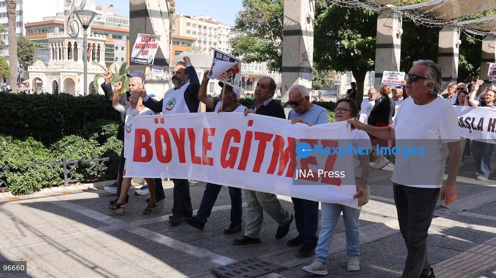 IZMIR, TURKEY, SEPTEMBER 25, 2026: Retirees march and demonstrate near the Social Security Institution (SGK) in the Konak district of Izmir, calling for an across-the-board increase in pensions as they protest rising living costs and what they describe as inadequate retirement income. The demonstration was part of coordinated actions by retirees in cities across Turkey demanding improved pensions and living conditions. Photo by Turgay KIlic / JNA Press. (Photo by Turgay Kilic/JNA Press via Nexpher Images)