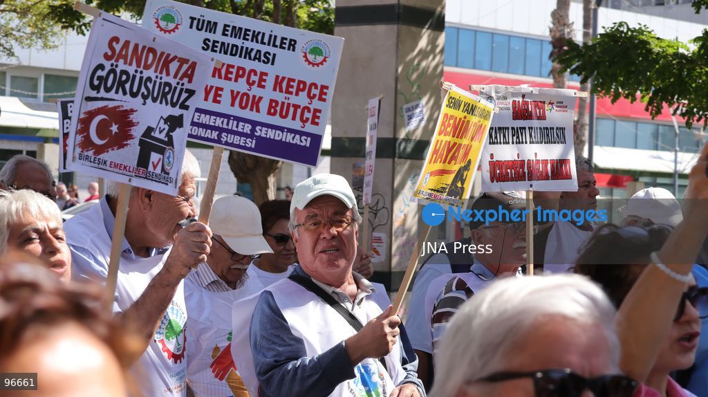 IZMIR, TURKEY, SEPTEMBER 25, 2026: Retirees march and demonstrate near the Social Security Institution (SGK) in the Konak district of Izmir, calling for an across-the-board increase in pensions as they protest rising living costs and what they describe as inadequate retirement income. The demonstration was part of coordinated actions by retirees in cities across Turkey demanding improved pensions and living conditions. Photo by Turgay KIlic / JNA Press. (Photo by Turgay Kilic/JNA Press via Nexpher Images)