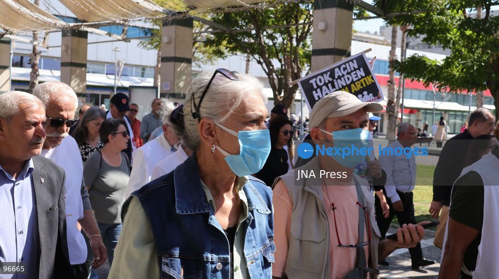 IZMIR, TURKEY, SEPTEMBER 25, 2026: Retirees march and demonstrate near the Social Security Institution (SGK) in the Konak district of Izmir, calling for an across-the-board increase in pensions as they protest rising living costs and what they describe as inadequate retirement income. The demonstration was part of coordinated actions by retirees in cities across Turkey demanding improved pensions and living conditions. Photo by Turgay KIlic / JNA Press. (Photo by Turgay Kilic/JNA Press via Nexpher Images)