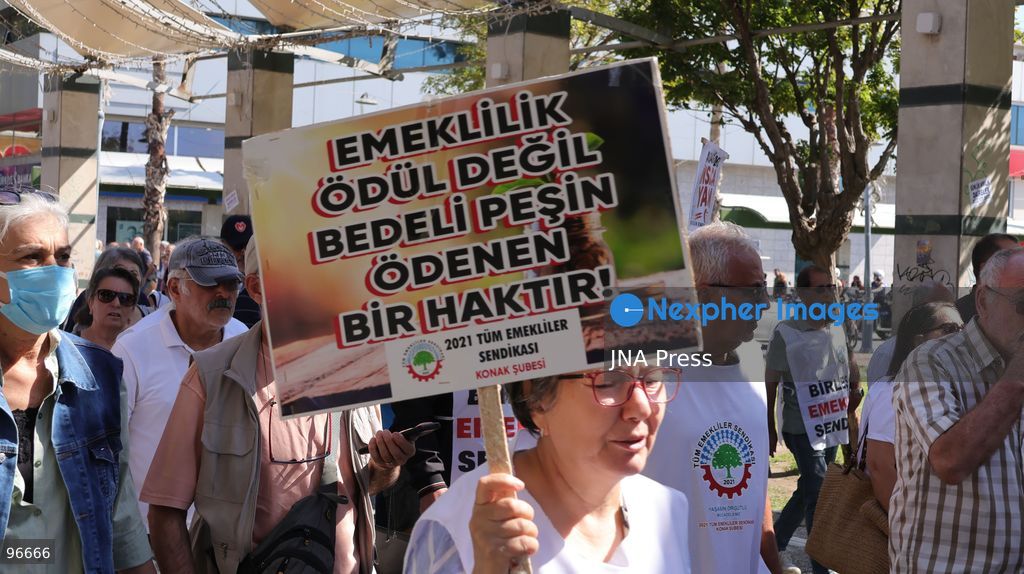 IZMIR, TURKEY, SEPTEMBER 25, 2026: Retirees march and demonstrate near the Social Security Institution (SGK) in the Konak district of Izmir, calling for an across-the-board increase in pensions as they protest rising living costs and what they describe as inadequate retirement income. The demonstration was part of coordinated actions by retirees in cities across Turkey demanding improved pensions and living conditions. Photo by Turgay KIlic / JNA Press. (Photo by Turgay Kilic/JNA Press via Nexpher Images)