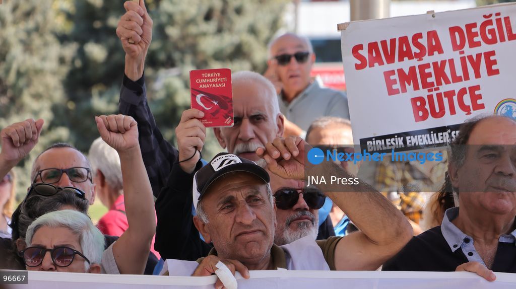 IZMIR, TURKEY, SEPTEMBER 25, 2026: Retirees march and demonstrate near the Social Security Institution (SGK) in the Konak district of Izmir, calling for an across-the-board increase in pensions as they protest rising living costs and what they describe as inadequate retirement income. The demonstration was part of coordinated actions by retirees in cities across Turkey demanding improved pensions and living conditions. Photo by Turgay KIlic / JNA Press. (Photo by Turgay Kilic/JNA Press via Nexpher Images)