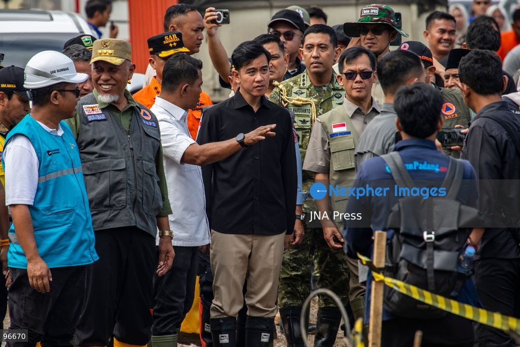 SOLOK, WEST SUMATRA, INDONESIA, SEPTEMBER 25, 2026: Indonesian Vice President Gibran Rakabuming Raka inspects infrastructure and public facilities damaged by flash floods in Arosuka, Solok Regency, West Sumatra. During the visit, Gibran called for the rapid restoration of damaged roads, bridges and public services, stressing that access routes should be made safe to restore residents’ mobility and facilitate aid distribution. The flash floods struck the area on September 21, damaging homes, public facilities and infrastructure. Photo by Wawan Kurniawan / JNA Press. (Photo by Wawan Kurniawan/JNA Press via Nexpher Images)