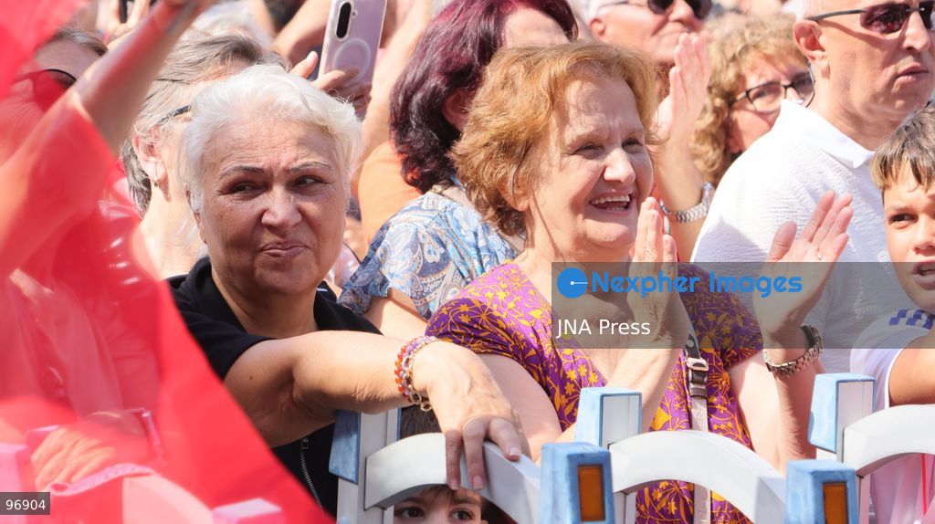 IZMIR, TURKEY, SEPTEMBER 26, 2026: New Party Chairman Özgür Özel addresses party members during district leadership primary elections in Izmir. Özel visited voting events in Gaziemir and Bornova as party members selected candidates for district leadership posts. Speaking in Gaziemir, Özel said he would step down if he fails to make his party the leading political force and bring it to power in the next general election. Photo by Turgay Kilic / JNA Press. (Photo by Turgay Kilic/JNA Press via Nexpher Images)