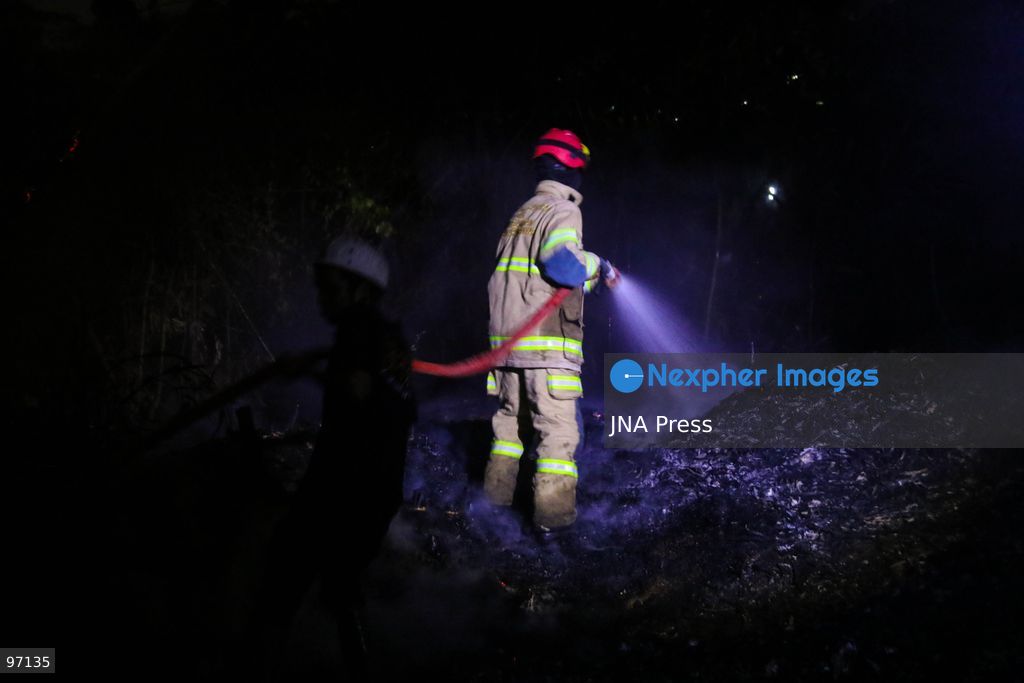 KARANGANYAR, CENTRAL JAVA, INDONESIA, SEPTEMBER 26, 2026: Firefighters work to extinguish a wildfire in Delingan, Karanganyar Regency, Central Java. Personnel from the Karanganyar Fire Department and the Regional Disaster Management Agency (BPBD) carried out firefighting operations to prevent the blaze from spreading toward nearby residential areas. Photo by Ilham Nur Arifin / JNA Press. (Photo by Ilham Nur Arifin/JNA Press via Nexpher Images)
