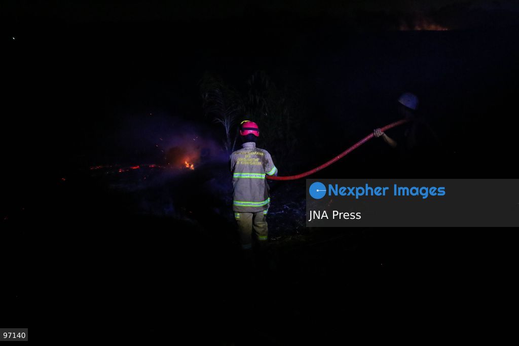KARANGANYAR, CENTRAL JAVA, INDONESIA, SEPTEMBER 26, 2026: Firefighters work to extinguish a wildfire in Delingan, Karanganyar Regency, Central Java. Personnel from the Karanganyar Fire Department and the Regional Disaster Management Agency (BPBD) carried out firefighting operations to prevent the blaze from spreading toward nearby residential areas. Photo by Ilham Nur Arifin / JNA Press. (Photo by Ilham Nur Arifin/JNA Press via Nexpher Images)