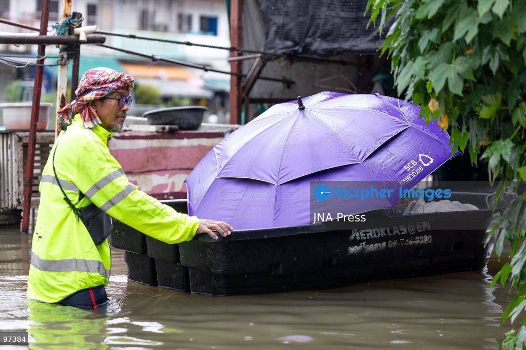BANGKOK, THAILAND, SEPTEMBER 26, 2026: Floodwaters affect roads and communities following heavy rainfall in Bangkok and surrounding areas. Persistent rain caused flooding in several parts of Thailand, disrupting road traffic and transportation as authorities responded to rising water levels in affected areas. Photo by Thanatchanont Jiraworathanakul / JNA Press. (Photo by Thanatchanont Jiraworathanakul/JNA Press via Nexpher Images)