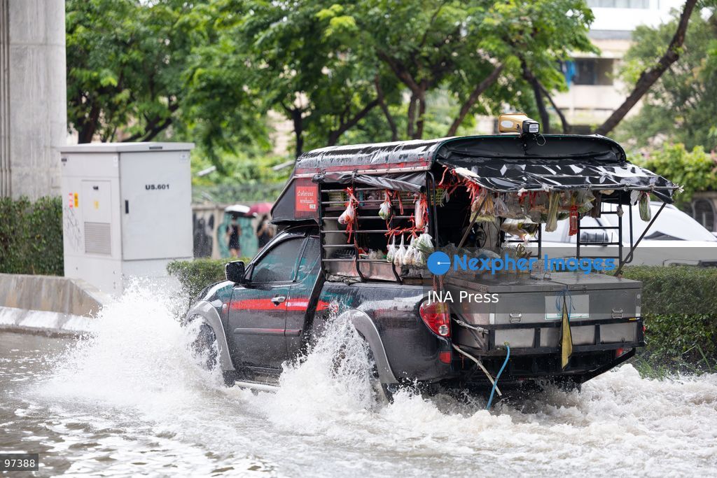 BANGKOK, THAILAND, SEPTEMBER 26, 2026: Floodwaters affect roads and communities following heavy rainfall in Bangkok and surrounding areas. Persistent rain caused flooding in several parts of Thailand, disrupting road traffic and transportation as authorities responded to rising water levels in affected areas. Photo by Thanatchanont Jiraworathanakul / JNA Press. (Photo by Thanatchanont Jiraworathanakul/JNA Press via Nexpher Images)