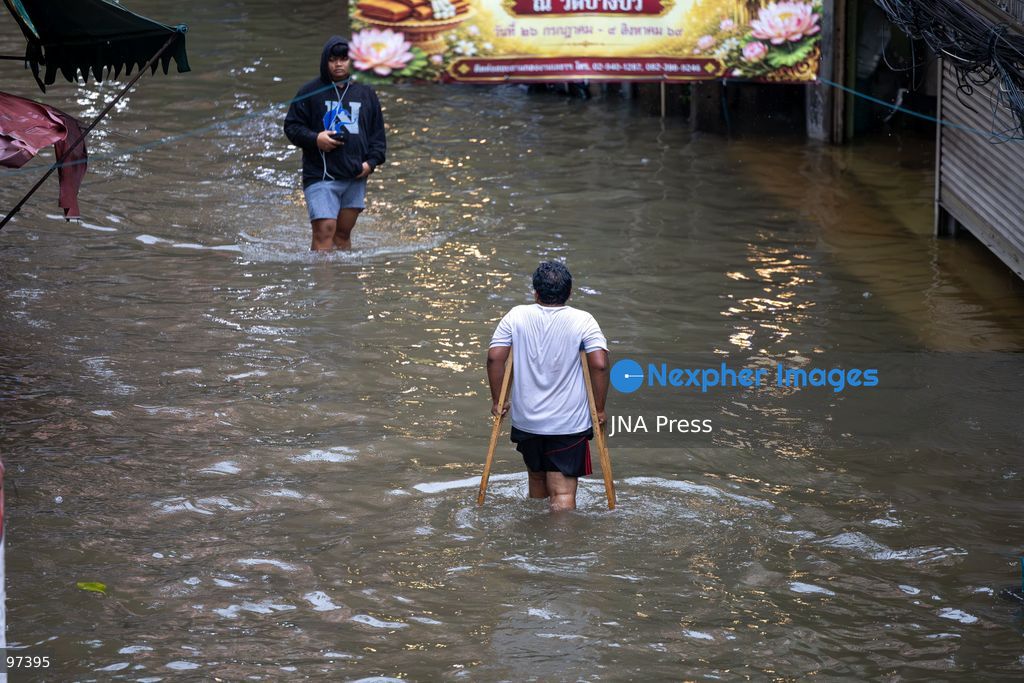 BANGKOK, THAILAND, SEPTEMBER 26, 2026: Floodwaters affect roads and communities following heavy rainfall in Bangkok and surrounding areas. Persistent rain caused flooding in several parts of Thailand, disrupting road traffic and transportation as authorities responded to rising water levels in affected areas. Photo by Thanatchanont Jiraworathanakul / JNA Press. (Photo by Thanatchanont Jiraworathanakul/JNA Press via Nexpher Images)