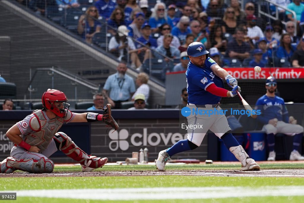 Alejandro Kirk #30 of the Toronto Blue Jays swings during the game against the Cincinnati Reds at Rogers Centre on September 26, 2026, in Toronto, Ontario, Canada. (Photo by Leonardo Ramirez/ Eyepix Group) (Photo by Leonardo Ramirez/ Eyepix Group/Eyepix via Nexpher Images)