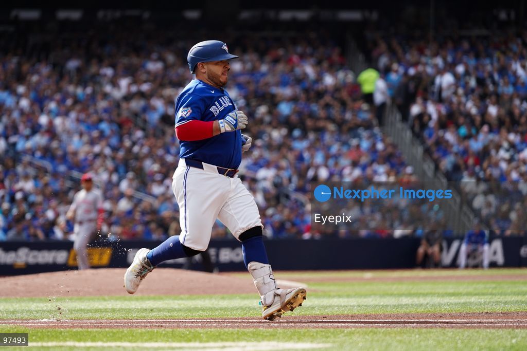 Alejandro Kirk #30 of the Toronto Blue Jays runs the basses during the game against the Cincinnati Reds at Rogers Centre on September 26, 2026, in Toronto, Ontario, Canada. (Photo by Leonardo Ramirez/ Eyepix Group) (Photo by Leonardo Ramirez/ Eyepix Group/Eyepix via Nexpher Images)