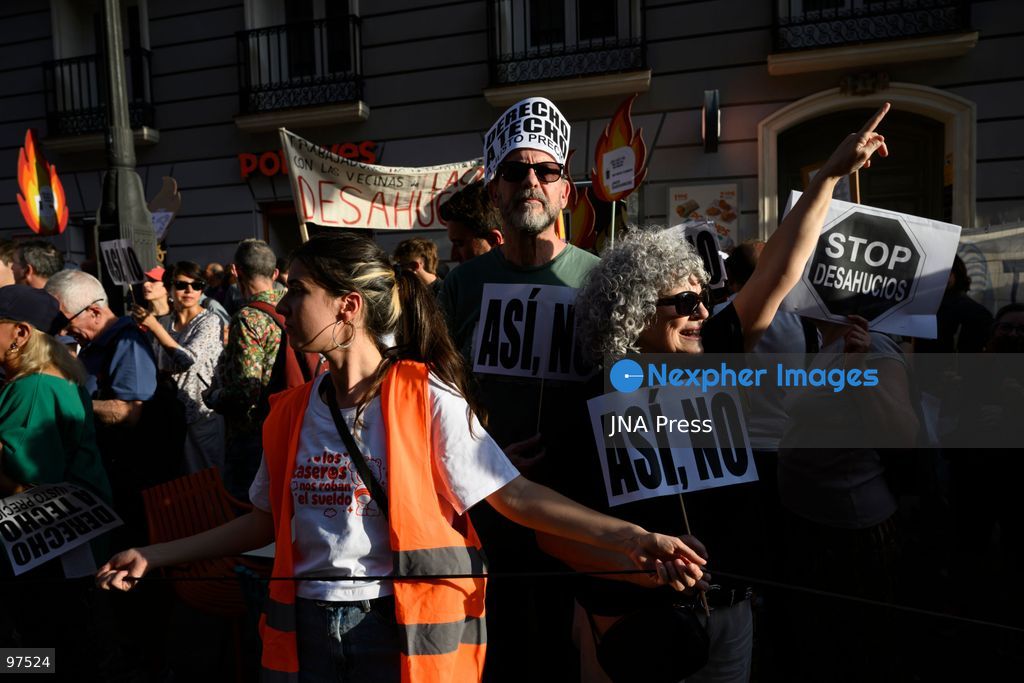 MADRID, SPAIN, SEPTEMBER 26, 2026: Demonstrators march through central Madrid during a protest against evictions organized by the Sindicato de Inquilinas e Inquilinos de Madrid. The demonstration began at Puerta del Sol and ended outside the Congress of Deputies, with protesters demanding stronger housing protections following the eviction earlier in the week of 87-year-old Maricarmen Abascal. After the march, protesters erected tents at Puerta del Sol as a housing protest encampment began in the square. Photo by Tomas Calle / JNA Press. (Photo by Tomas Calle/JNA Press via Nexpher Images)