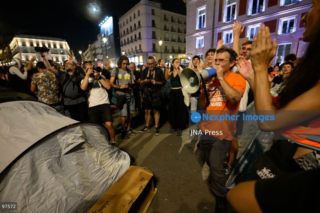 MADRID, SPAIN, SEPTEMBER 26, 2026: Demonstrators march through central Madrid during a protest against evictions organized by the Sindicato de Inquilinas e Inquilinos de Madrid. The demonstration began at Puerta del Sol and ended outside the Congress of Deputies, with protesters demanding stronger housing protections following the eviction earlier in the week of 87-year-old Maricarmen Abascal. After the march, protesters erected tents at Puerta del Sol as a housing protest encampment began in the square. Photo by Tomas Calle / JNA Press. (Photo by Tomas Calle/JNA Press via Nexpher Images)