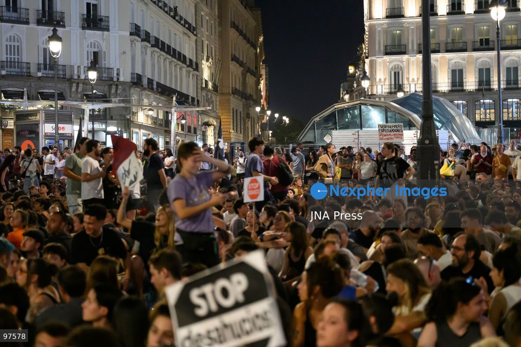 MADRID, SPAIN, SEPTEMBER 26, 2026: Demonstrators march through central Madrid during a protest against evictions organized by the Sindicato de Inquilinas e Inquilinos de Madrid. The demonstration began at Puerta del Sol and ended outside the Congress of Deputies, with protesters demanding stronger housing protections following the eviction earlier in the week of 87-year-old Maricarmen Abascal. After the march, protesters erected tents at Puerta del Sol as a housing protest encampment began in the square. Photo by Tomas Calle / JNA Press. (Photo by Tomas Calle/JNA Press via Nexpher Images)