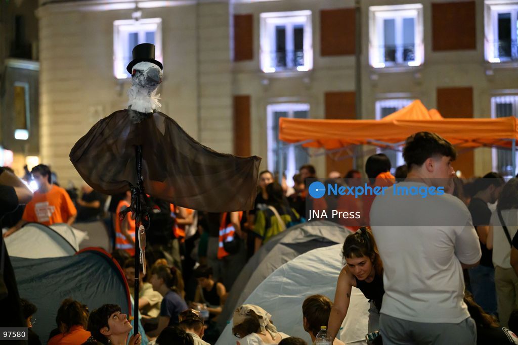 MADRID, SPAIN, SEPTEMBER 26, 2026: Demonstrators march through central Madrid during a protest against evictions organized by the Sindicato de Inquilinas e Inquilinos de Madrid. The demonstration began at Puerta del Sol and ended outside the Congress of Deputies, with protesters demanding stronger housing protections following the eviction earlier in the week of 87-year-old Maricarmen Abascal. After the march, protesters erected tents at Puerta del Sol as a housing protest encampment began in the square. Photo by Tomas Calle / JNA Press. (Photo by Tomas Calle/JNA Press via Nexpher Images)