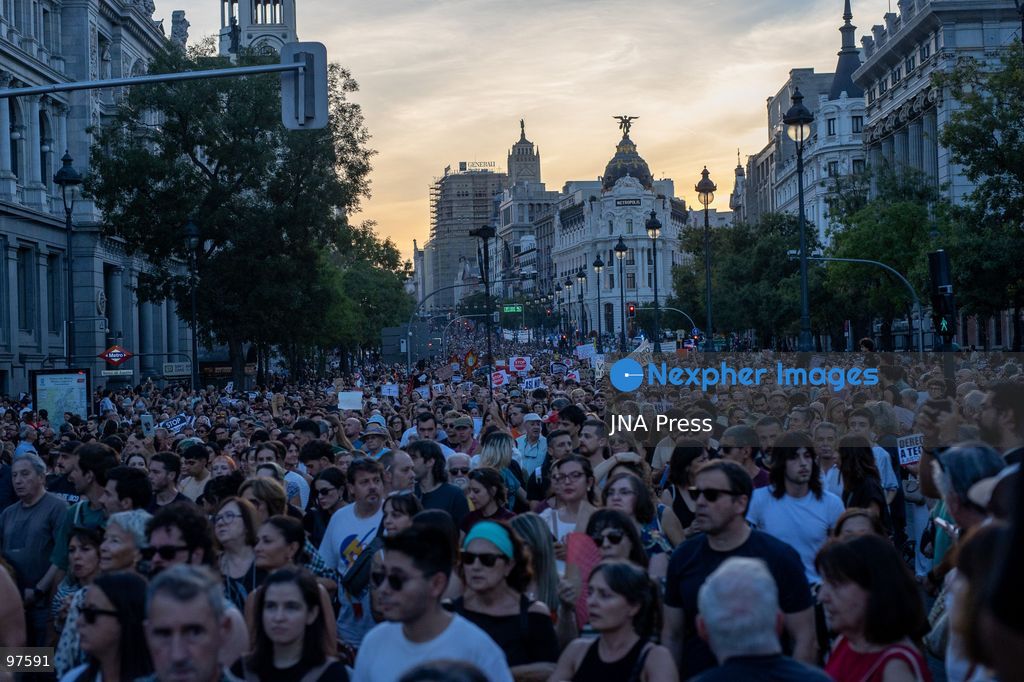 MADRID, SPAIN, SEPTEMBER 26, 2026: Demonstrators march through central Madrid during a protest against the housing crisis and evictions, following the forced eviction earlier in the week of 87-year-old Maricarmen Abascal from her longtime home in the Spanish capital. Thousands joined the demonstration calling for stronger housing protections and measures against evictions. Photo by C. Carvajal / JNA Press. (Photo by C. Carvajal/JNA Press via Nexpher Images)