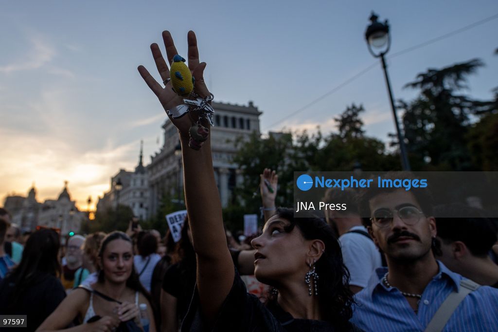 MADRID, SPAIN, SEPTEMBER 26, 2026: Demonstrators march through central Madrid during a protest against the housing crisis and evictions, following the forced eviction earlier in the week of 87-year-old Maricarmen Abascal from her longtime home in the Spanish capital. Thousands joined the demonstration calling for stronger housing protections and measures against evictions. Photo by C. Carvajal / JNA Press. (Photo by C. Carvajal/JNA Press via Nexpher Images)