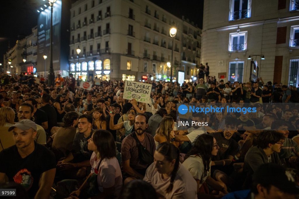 MADRID, SPAIN, SEPTEMBER 26, 2026: Demonstrators march through central Madrid during a protest against the housing crisis and evictions, following the forced eviction earlier in the week of 87-year-old Maricarmen Abascal from her longtime home in the Spanish capital. Thousands joined the demonstration calling for stronger housing protections and measures against evictions. Photo by C. Carvajal / JNA Press. (Photo by C. Carvajal/JNA Press via Nexpher Images)