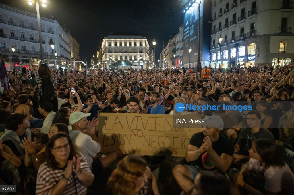 MADRID, SPAIN, SEPTEMBER 26, 2026: Demonstrators march through central Madrid during a protest against the housing crisis and evictions, following the forced eviction earlier in the week of 87-year-old Maricarmen Abascal from her longtime home in the Spanish capital. Thousands joined the demonstration calling for stronger housing protections and measures against evictions. Photo by C. Carvajal / JNA Press. (Photo by C. Carvajal/JNA Press via Nexpher Images)