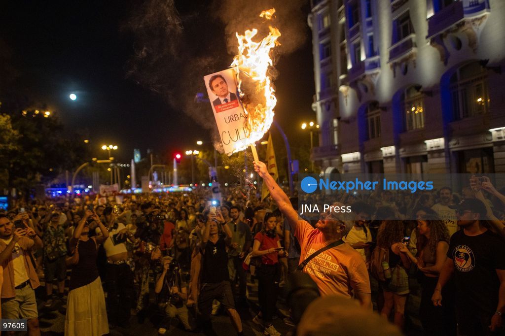 MADRID, SPAIN, SEPTEMBER 26, 2026: Demonstrators march through central Madrid during a protest against the housing crisis and evictions, following the forced eviction earlier in the week of 87-year-old Maricarmen Abascal from her longtime home in the Spanish capital. Thousands joined the demonstration calling for stronger housing protections and measures against evictions. Photo by C. Carvajal / JNA Press. (Photo by C. Carvajal/JNA Press via Nexpher Images)