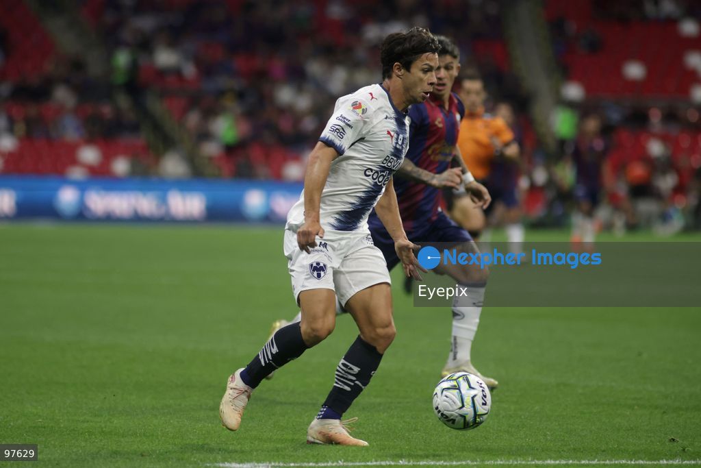 Oliver Torres  #8 of Monterrey runs with the ball during the Liga MX Apertura 2026 match day 10 game between Atlante and Monterrey at Estadio Banorte. on September 25, 2026 in Mexico City, Mexico. (Photo by Ismael Rosas/ Eyepix Group) (Photo by Ismael Rosas/ Eyepix Group/Eyepix via Nexpher Images)