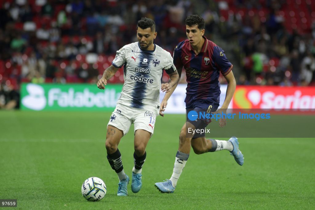Jesús Corona #17 of Monterrey and Juan Carrera #6 of Atlante FC battle for the ball during the Liga MX Apertura 2026 match day 10 game between Atlante and Monterrey at Estadio Banorte. on September 25, 2026 in Mexico City, Mexico. (Photo by Ismael Rosas/ Eyepix Group) (Photo by Ismael Rosas/ Eyepix Group/Eyepix via Nexpher Images)