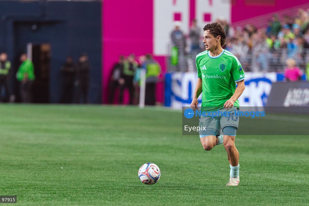 Sebastian Gomez #90 of Seattle Sounders FC runs whit the ball during the MLS match between Sounders FC and Minnesota United FC at Lumen Field. on September 26, 2026 in Seattle, Washington. (Photo by Jules Doyle/ Eyepix Group) (Photo by Jules Doyle / Eyepix Group/Eyepix via Nexpher Images)