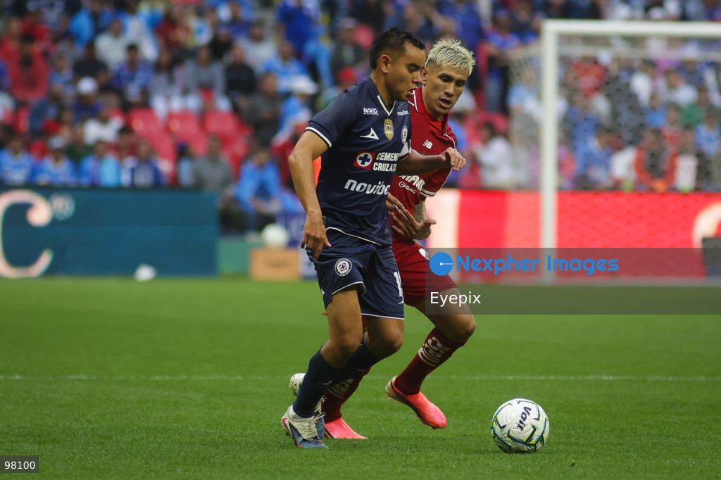 Carlos Rodriguez #19 of Cruz Azul and Nicolas Castro #8 of Toluca battle for the ball during the 10th round match between Cruz Azul and Toluca as part of the Torneo Apertura 2026 Liga MX at Banorte Stadium on September 26, 2026 in Mexico City, Mexico. Final Score Cruz Azul 3-3 Toluca. (Photo by Ismael Rosas/ Eyepix Group) (Photo by Ismael Rosas/ Eyepix Group/Eyepix via Nexpher Images)