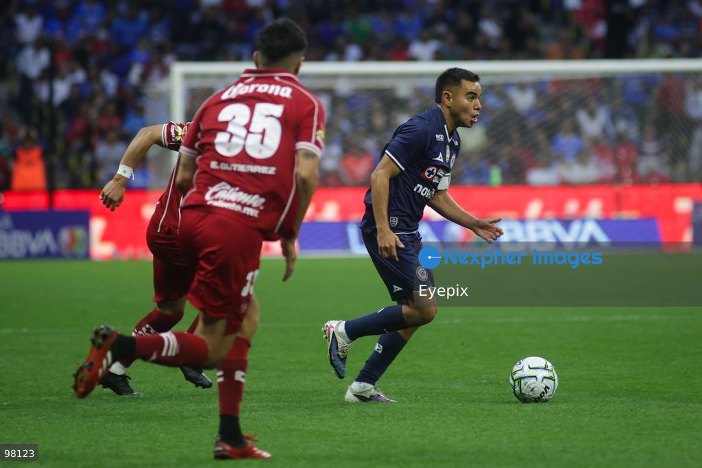 Carlos Rodriguez #19 of Cruz Azul runs whit the ball during the 10th round match between Cruz Azul and Toluca as part of the Torneo Apertura 2026 Liga MX at Banorte Stadium on September 26, 2026 in Mexico City, Mexico. Final Score Cruz Azul 3-3 Toluca. (Photo by Ismael Rosas/ Eyepix Group) (Photo by Ismael Rosas/ Eyepix Group/Eyepix via Nexpher Images)