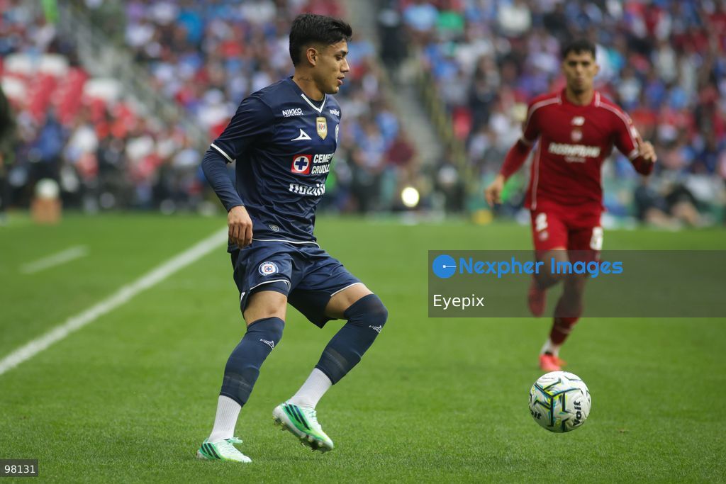 Omar Campos #3 of Cruz Azul controls the ball during the 10th round match between Cruz Azul and Toluca as part of the Torneo Apertura 2026 Liga MX at Banorte Stadium on September 26, 2026 in Mexico City, Mexico. Final Score Cruz Azul 3-3 Toluca. (Photo by Ismael Rosas/ Eyepix Group) (Photo by Ismael Rosas/ Eyepix Group/Eyepix via Nexpher Images)