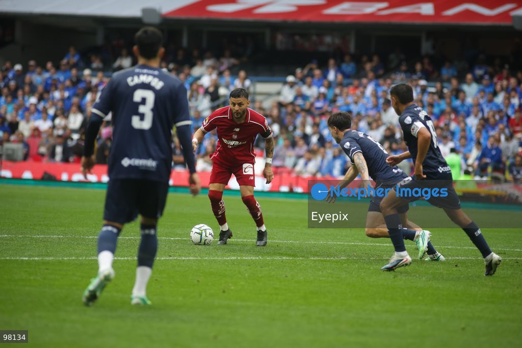 Alexis Vega #9 of Toluca controls the ball during the 10th round match between Cruz Azul and Toluca as part of the Torneo Apertura 2026 Liga MX at Banorte Stadium on September 26, 2026 in Mexico City, Mexico. Final Score Cruz Azul 3-3 Toluca. (Photo by Ismael Rosas/ Eyepix Group) (Photo by Ismael Rosas/ Eyepix Group/Eyepix via Nexpher Images)