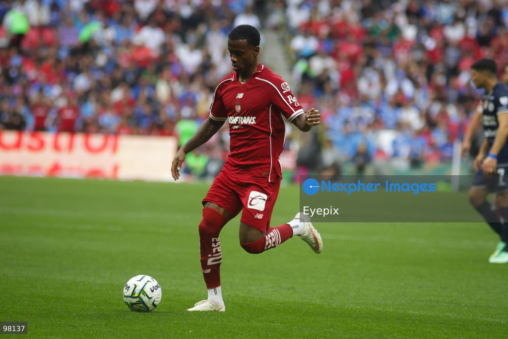 Helio Nunes #11 of Toluca runs with the ball during the 10th round match between Cruz Azul and Toluca as part of the Torneo Apertura 2026 Liga MX at Banorte Stadium on September 26, 2026 in Mexico City, Mexico. Final Score Cruz Azul 3-3 Toluca. (Photo by Ismael Rosas/ Eyepix Group) (Photo by Ismael Rosas/ Eyepix Group/Eyepix via Nexpher Images)