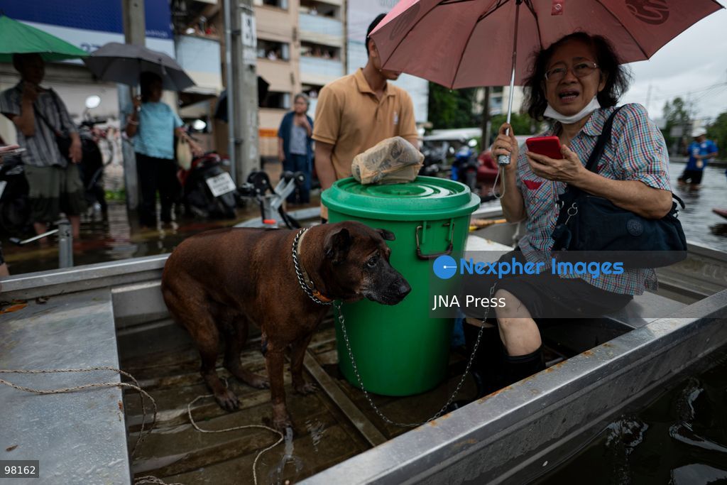 BANGKOK, THAILAND – SEPTEMBER 27, 2026: Heavy rain caused widespread flooding across Bangkok, affecting residents, businesses and communities across the capital. The Thai Meteorological Department attributed the rainfall to a low-pressure system over the Central region combined with the southwest monsoon, with further rain expected through September 27. Bangkok authorities declared all 50 districts disaster-affected areas and deployed pumps, shelters and emergency teams to assist affected residents and drain accumulated floodwater. By Sunday, water levels had begun to recede in some areas, although flooding persisted in several low-lying communities as authorities continued monitoring water levels and providing assistance. Photo by Captain Jirathummanuwat / JNA Press. (Photo by Captain Jirathummanuwat/JNA Press via Nexpher Images)
