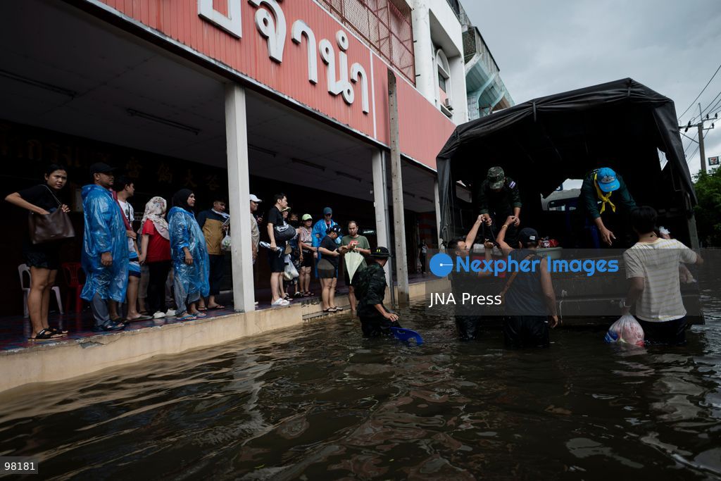 BANGKOK, THAILAND – SEPTEMBER 27, 2026: Heavy rain caused widespread flooding across Bangkok, affecting residents, businesses and communities across the capital. The Thai Meteorological Department attributed the rainfall to a low-pressure system over the Central region combined with the southwest monsoon, with further rain expected through September 27. Bangkok authorities declared all 50 districts disaster-affected areas and deployed pumps, shelters and emergency teams to assist affected residents and drain accumulated floodwater. By Sunday, water levels had begun to recede in some areas, although flooding persisted in several low-lying communities as authorities continued monitoring water levels and providing assistance. Photo by Captain Jirathummanuwat / JNA Press. (Photo by Captain Jirathummanuwat/JNA Press via Nexpher Images)