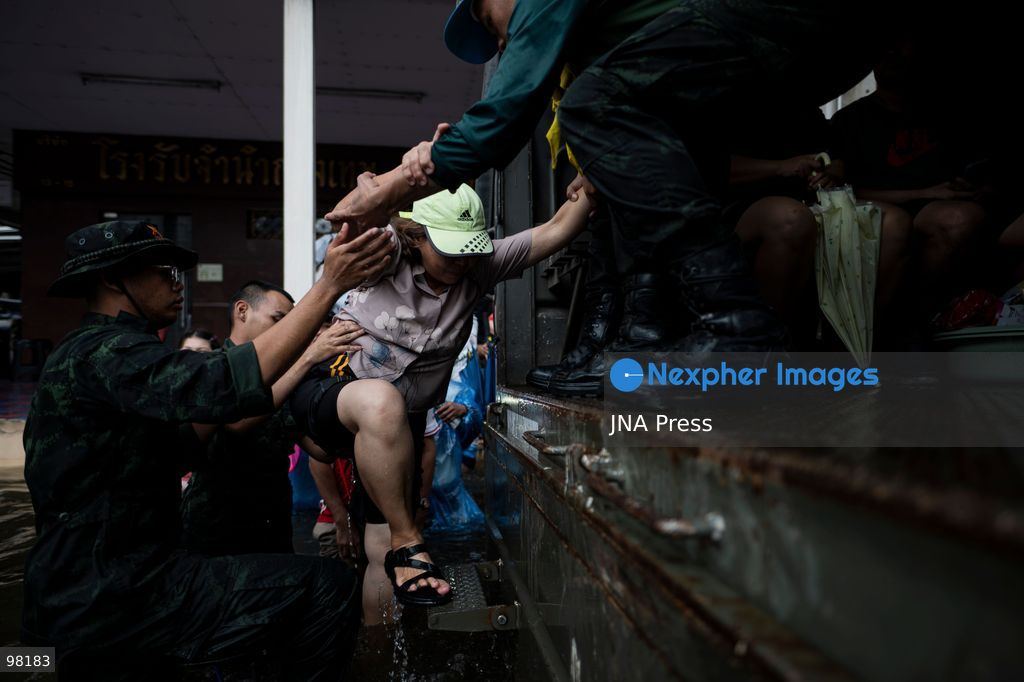 BANGKOK, THAILAND – SEPTEMBER 27, 2026: Heavy rain caused widespread flooding across Bangkok, affecting residents, businesses and communities across the capital. The Thai Meteorological Department attributed the rainfall to a low-pressure system over the Central region combined with the southwest monsoon, with further rain expected through September 27. Bangkok authorities declared all 50 districts disaster-affected areas and deployed pumps, shelters and emergency teams to assist affected residents and drain accumulated floodwater. By Sunday, water levels had begun to recede in some areas, although flooding persisted in several low-lying communities as authorities continued monitoring water levels and providing assistance. Photo by Captain Jirathummanuwat / JNA Press. (Photo by Captain Jirathummanuwat/JNA Press via Nexpher Images)