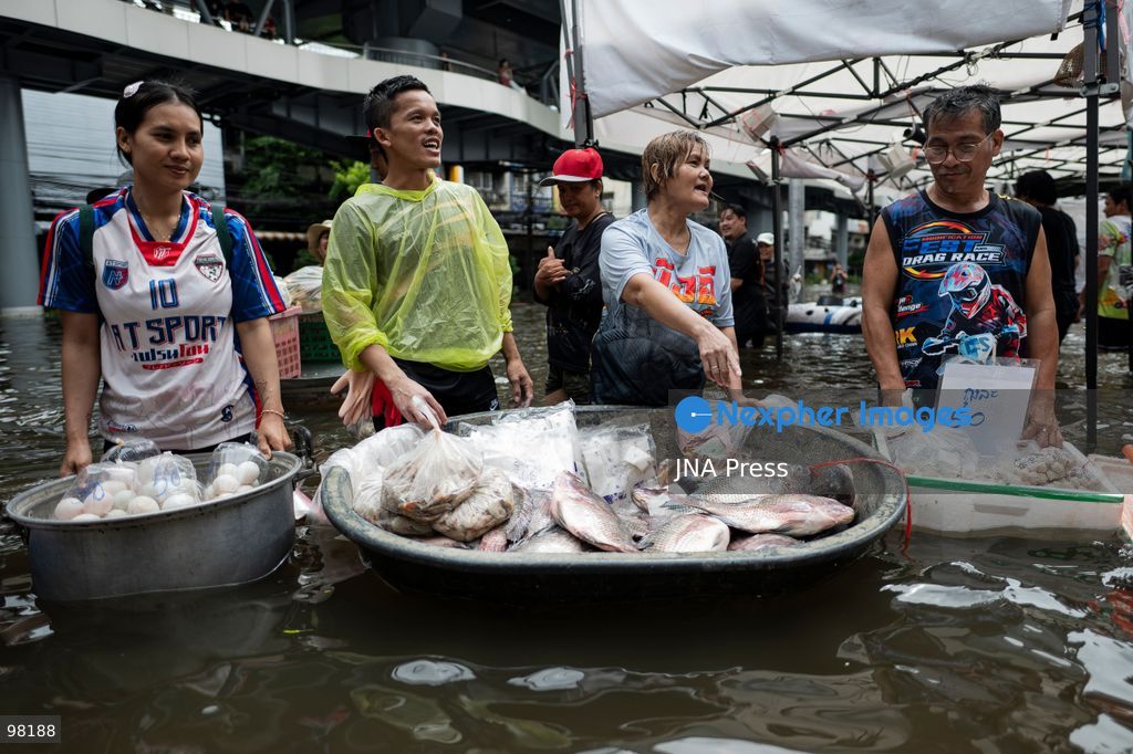 BANGKOK, THAILAND – SEPTEMBER 27, 2026: Heavy rain caused widespread flooding across Bangkok, affecting residents, businesses and communities across the capital. The Thai Meteorological Department attributed the rainfall to a low-pressure system over the Central region combined with the southwest monsoon, with further rain expected through September 27. Bangkok authorities declared all 50 districts disaster-affected areas and deployed pumps, shelters and emergency teams to assist affected residents and drain accumulated floodwater. By Sunday, water levels had begun to recede in some areas, although flooding persisted in several low-lying communities as authorities continued monitoring water levels and providing assistance. Photo by Captain Jirathummanuwat / JNA Press. (Photo by Captain Jirathummanuwat/JNA Press via Nexpher Images)